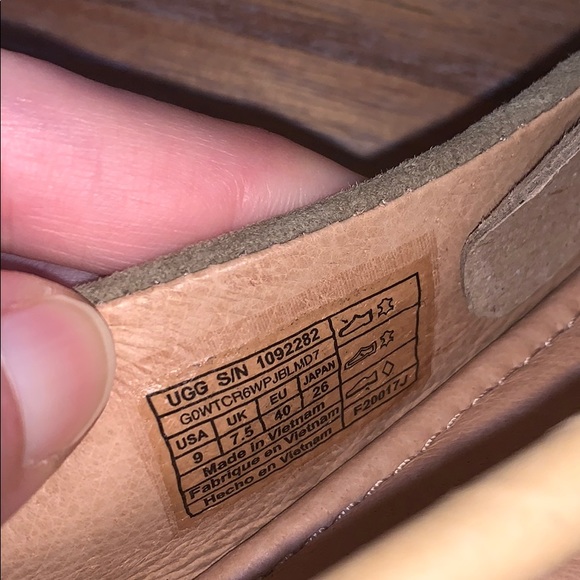 UGG Elise Studded Suede Leather Shoe Beige 9 NIB - Picture 12 of 14